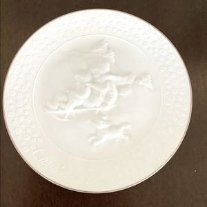 AVON Vintage (1985)  A Child's Christmas porcelain bisque decorative pla…